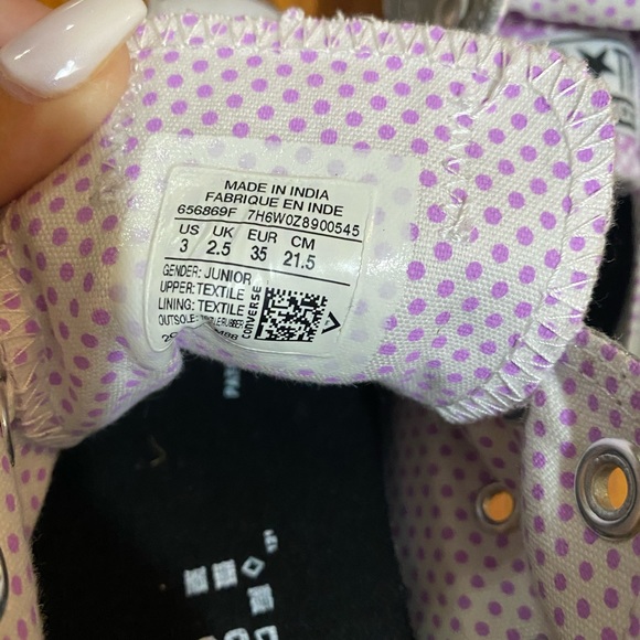 Never worn Converse 💜 - Picture 3 of 3